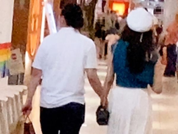 【スリリングな人妻の浮気】 旦那とデート中に不倫セックス！ 旦那に電話しながらイキまくり♡ 危険な情事にドキドキが止まらない！