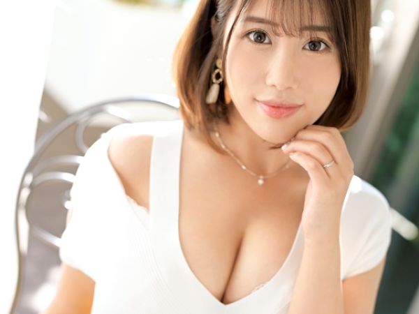 【素人×人妻】メスフェロモンを漂わせる精子好きな美人エステ講師がデカチンと猛烈ファックでイキ乱れる！