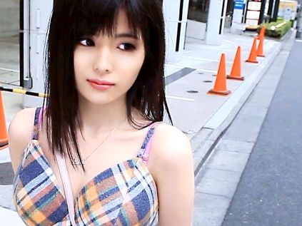 【素人】黒髪色白スレンダーな超絶美少女ギャルをイチャつき一切なしで背後から襲いかかり即ハメSEX！困惑をよそに鬼ピス！♥