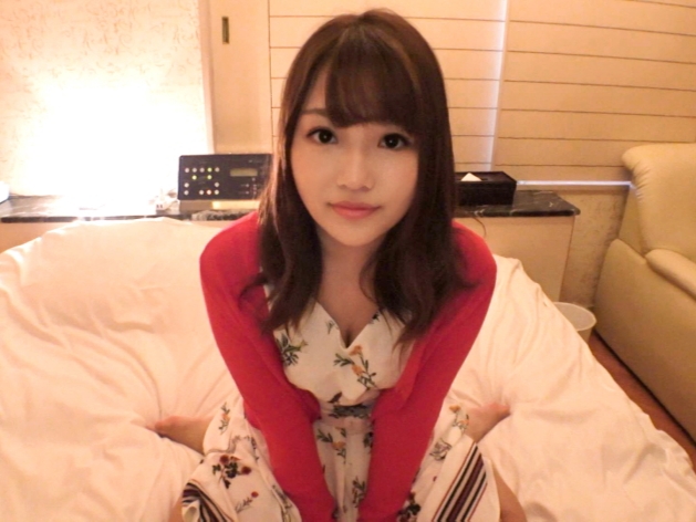 【キュートな腰振り娘】『気持ちいい…』可愛い顔して騎乗位で大胆に！ビンビンのチンコでおマンコを激しく突き上げられ、悶えまくるエロカワ女子！♡