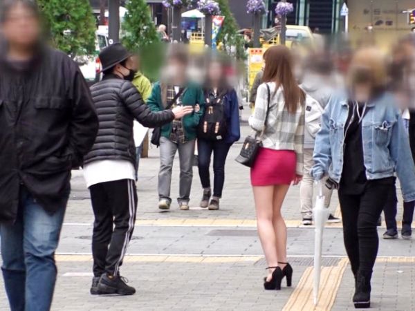 【ミニスカ美脚ナンパ】超ミニスカの美脚お姉さんをゲット！大好きな彼氏がいるのにデカチンにメロメロ♡浮気SEXで彼氏を裏切っちゃう！美脚とミニスカの組み合わせが最高にエロい！