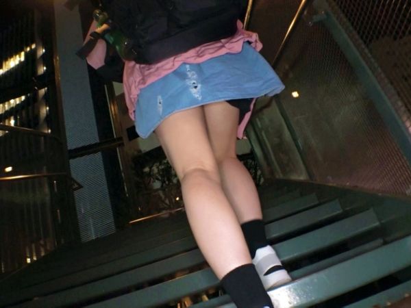 【ドM素人娘の淫乱プレイ】『もっと…お願い…』電マと手マンでネバネバ愛液垂れ流し！ケツ叩かれてメス顔全開の性欲モンスター♥