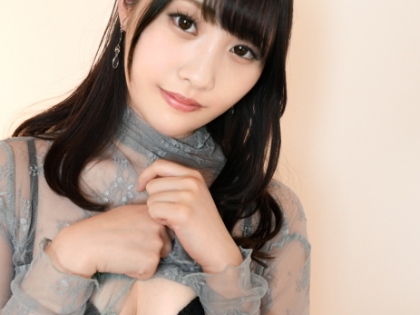 【純粋美少女の恥じらい大噴水】『やだ…恥ずかしい…』真面目そうなカワイイ子がカメラの前で大胆に変身！敏感なトコロを刺激され、愛液が止まらない！