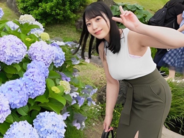 【素人】巨乳OLが腰ヘコヘコ痙攣絶頂！即イキ敏感マ○コに生ハメSEXで照れ笑いしながら感じまくり！美人なのにエッチなギャップがたまらない♡