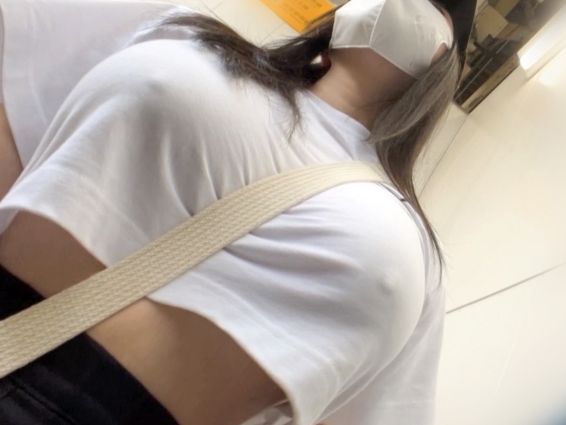 【爆乳保育士のコスプレ乱交】『先生、もっと激しくして…』Iカップのノーブラ下乳がエロすぎる！ビンビンに勃起した乳首を弄られ、鬼ハメセックスで絶頂しまくり♥