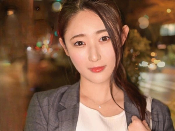 【ランチタイムの禁断プレイ】『仕事中なのに…』会社帰りのOLをゲット！チンコ見せたら即発情、時間ないのにがむしゃら腰振り！！仕事モードから一転、エロモード全開！