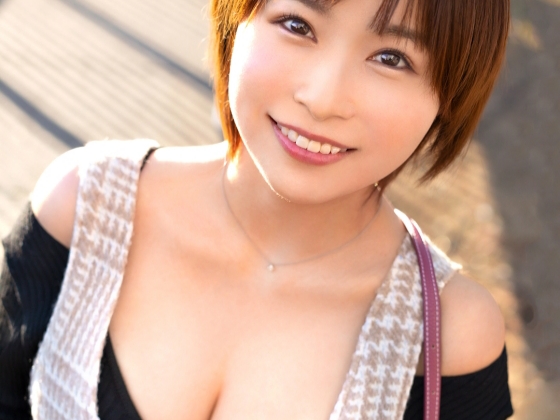 【巨乳ムスメの誘惑】『もっと激しくして…』エロカワ娘がセクシー衣装で大胆に！濃厚セックスで感じまくり、巨乳にザーメンぶっかけフィニッシュ！