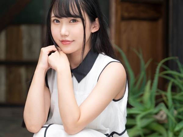 【小柄美人妻の敏感ボディ】『ダメ…壊れちゃう…』華奢な人妻が鬼ピストンでピンクの秘部から愛液ダダ漏れ！敏感すぎて潮吹きまくり、快感に震える姿がエロすぎる！！♡