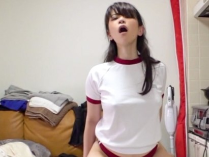 【透け乳首がエロすぎる美少女】ブルマで騎乗位、ポルチオ痙攣絶頂！素人娘の奥まで届く激ピストンに悶絶！